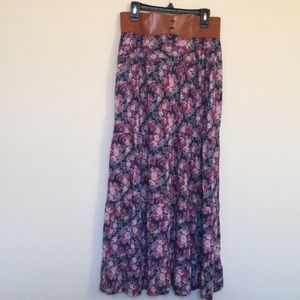 ✨Floral maxi skirt✨